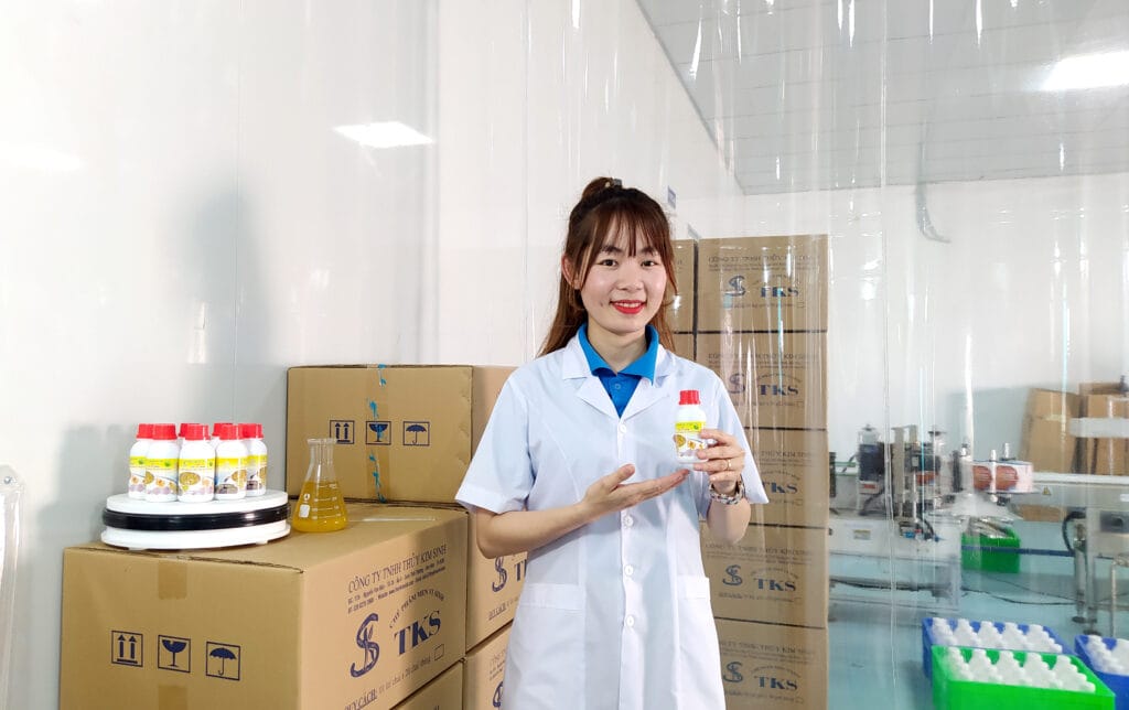 Úm gà con, vịt, ngan,... Với chế phẩm Úm Vi Sinh TKS